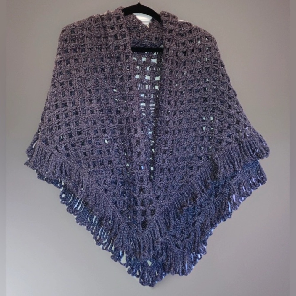 Vintage Charcoal gray Hand knit crochet shawl / wrap / scarf 
sz medium Square
